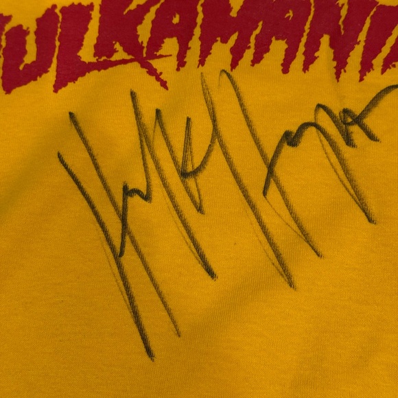 Yellow Hulkamania Tank Top signed by hulk Hogan Schwartz hologram - Picture 2 of 4